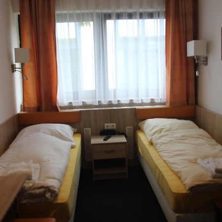 Airport-Hotel Zum Taubengrund Κέλστερμπαχ Εξωτερικό φωτογραφία