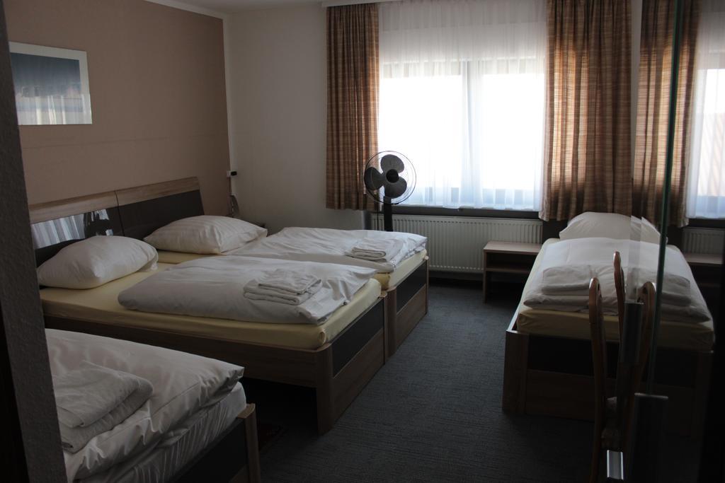 Airport-Hotel Zum Taubengrund Κέλστερμπαχ Δωμάτιο φωτογραφία