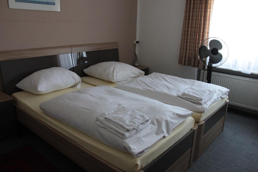 Airport-Hotel Zum Taubengrund Κέλστερμπαχ Δωμάτιο φωτογραφία