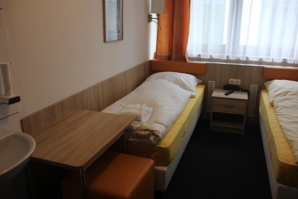 Airport-Hotel Zum Taubengrund Κέλστερμπαχ Εξωτερικό φωτογραφία