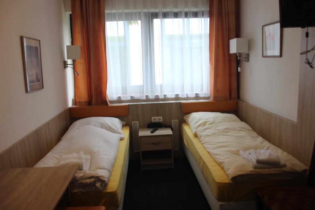 Airport-Hotel Zum Taubengrund Κέλστερμπαχ Εξωτερικό φωτογραφία