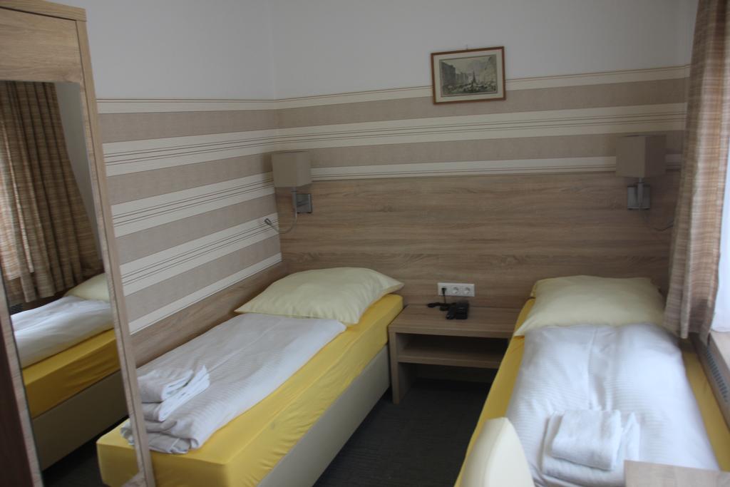 Airport-Hotel Zum Taubengrund Κέλστερμπαχ Εξωτερικό φωτογραφία