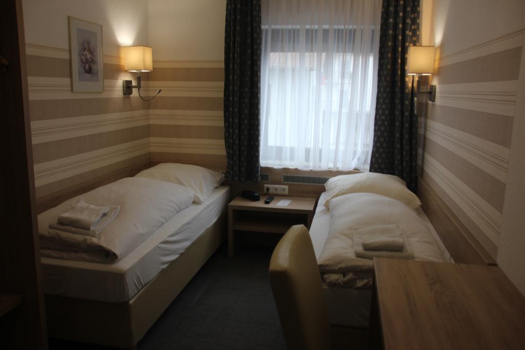 Airport-Hotel Zum Taubengrund Κέλστερμπαχ Εξωτερικό φωτογραφία
