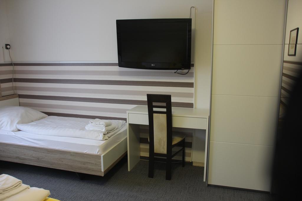 Airport-Hotel Zum Taubengrund Κέλστερμπαχ Εξωτερικό φωτογραφία