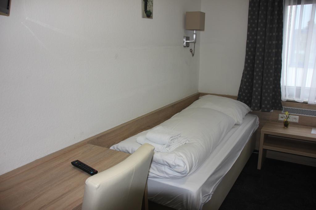 Airport-Hotel Zum Taubengrund Κέλστερμπαχ Εξωτερικό φωτογραφία
