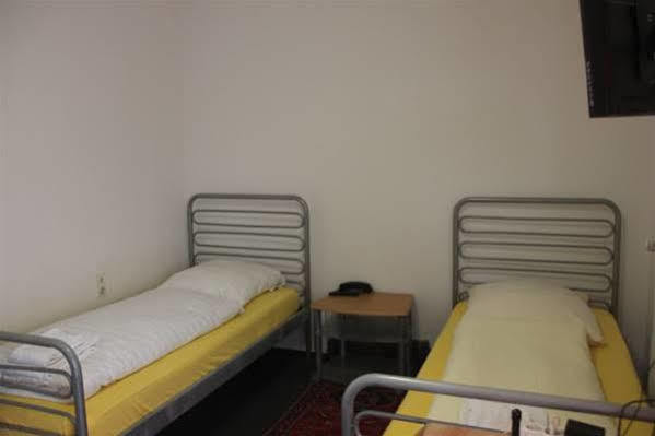 Airport-Hotel Zum Taubengrund Κέλστερμπαχ Εξωτερικό φωτογραφία